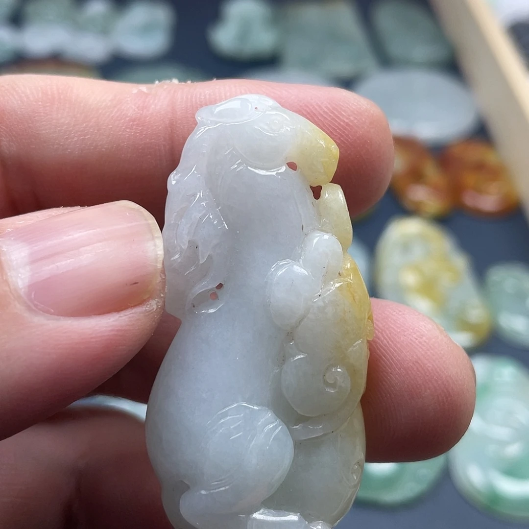 翡翠未镶嵌颈饰马