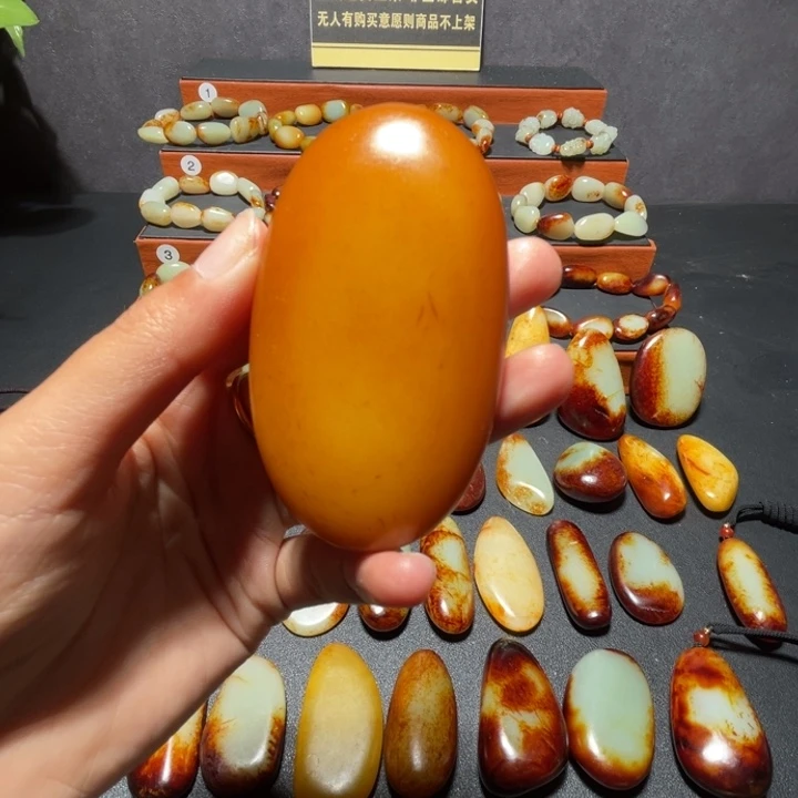 依***）和田玉未镶嵌颈饰