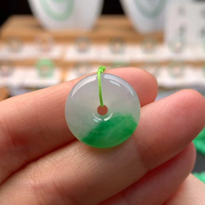 翡翠未镶嵌颈饰天然缅甸A货翡翠