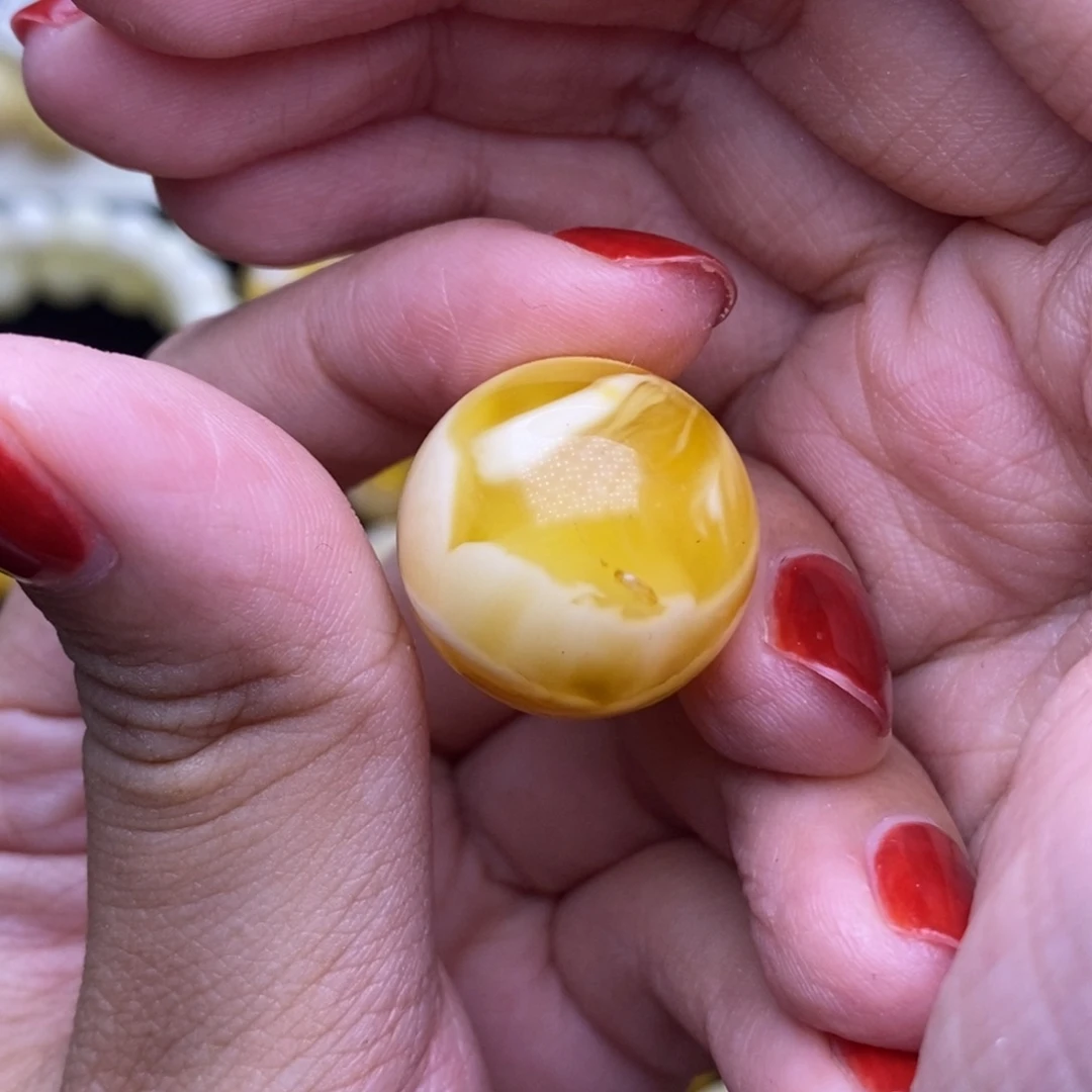 未镶嵌琥珀珠宝奇石