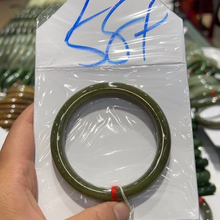 和田玉（糖玉）笔搁未镶嵌人**途