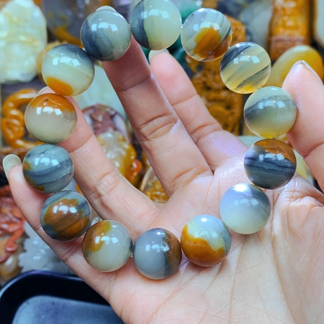 未镶嵌石英质玉（黄龙玉）颈饰