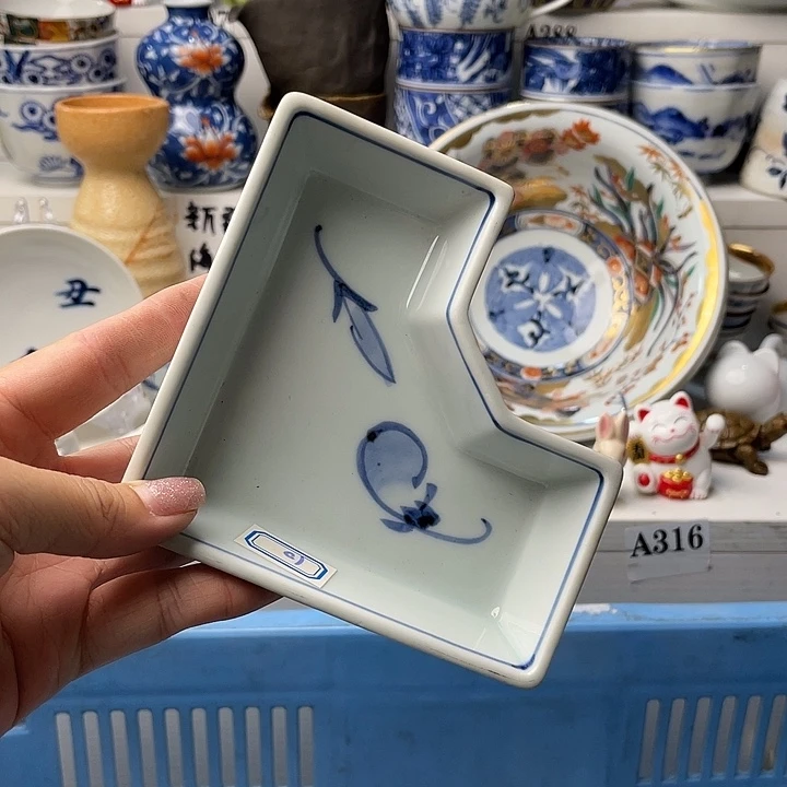 瓷片田*琼哈哈哈我要去找我喜欢