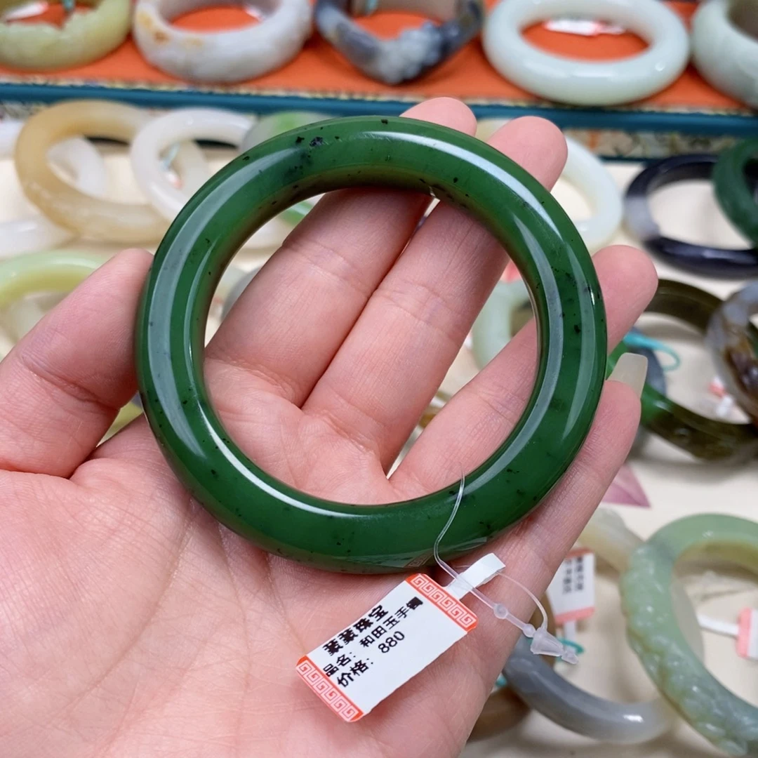 海***空未镶嵌手镯和田玉55.9