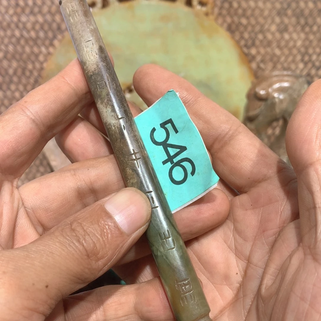 透闪石-蛇纹石玉未镶嵌颈饰