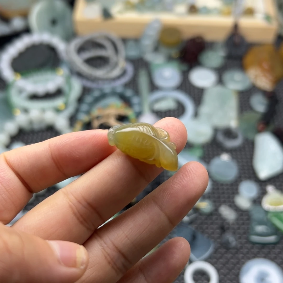 未镶嵌挂件翡翠金鱼