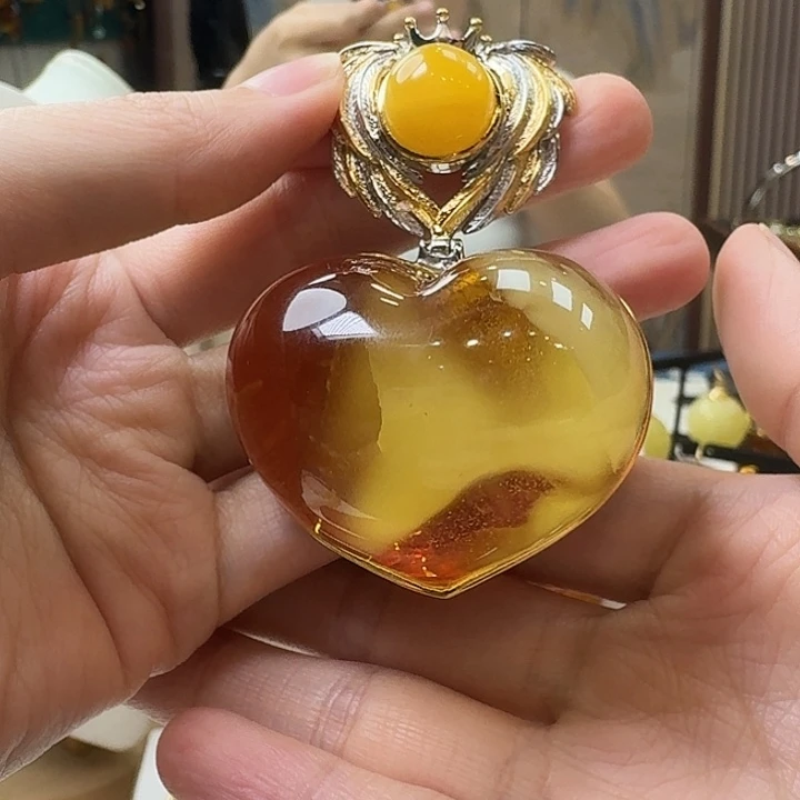 琥珀未镶嵌颈饰吊坠