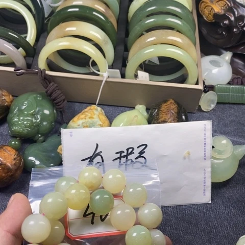 未镶嵌蛇纹石玉颈饰