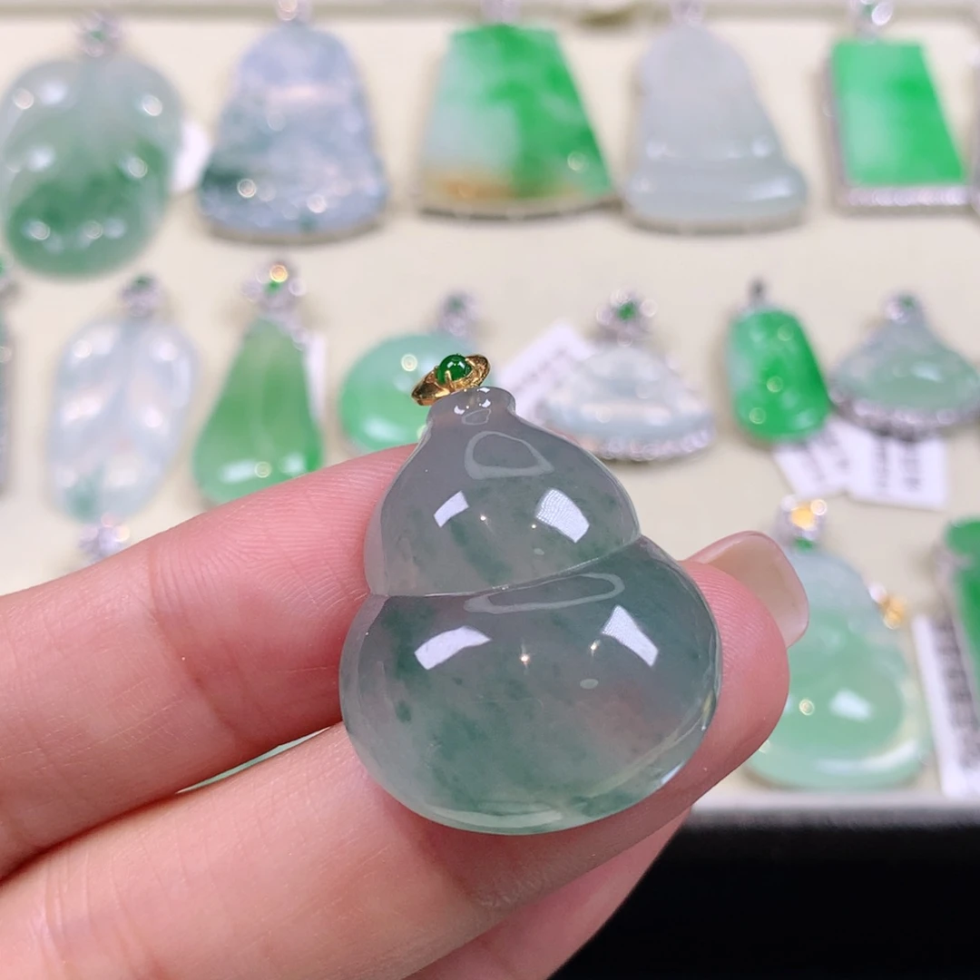 翡翠18K金镶嵌颈饰缅甸天然a货翡翠