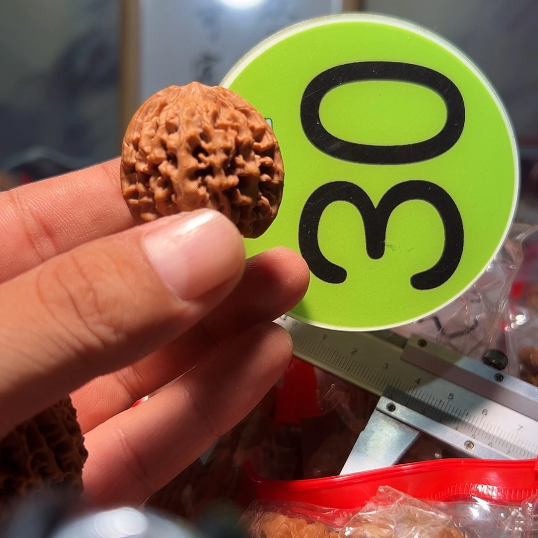 靓***陈文玩核桃，绿色30号