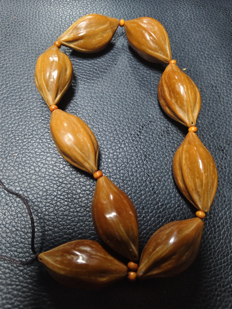 橄榄核三花手串水晶盒1.8