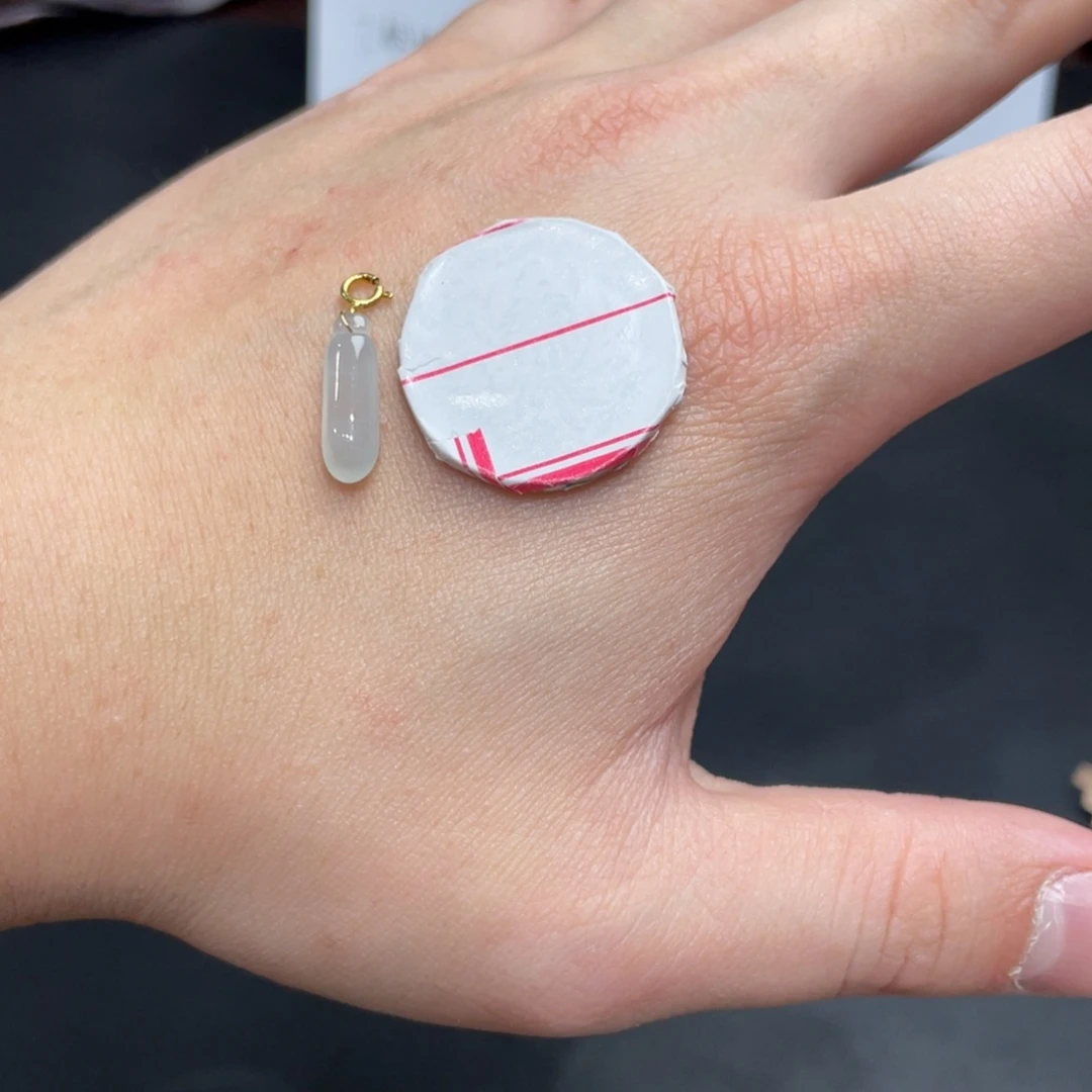 翡翠颈饰18K金镶嵌豆*多样性