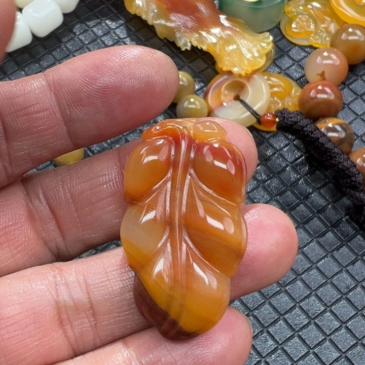 石英质玉（黄龙玉）颈饰未镶嵌