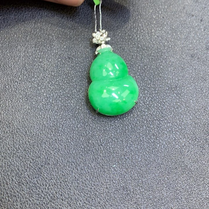 颈饰18K金镶嵌翡翠翡翠