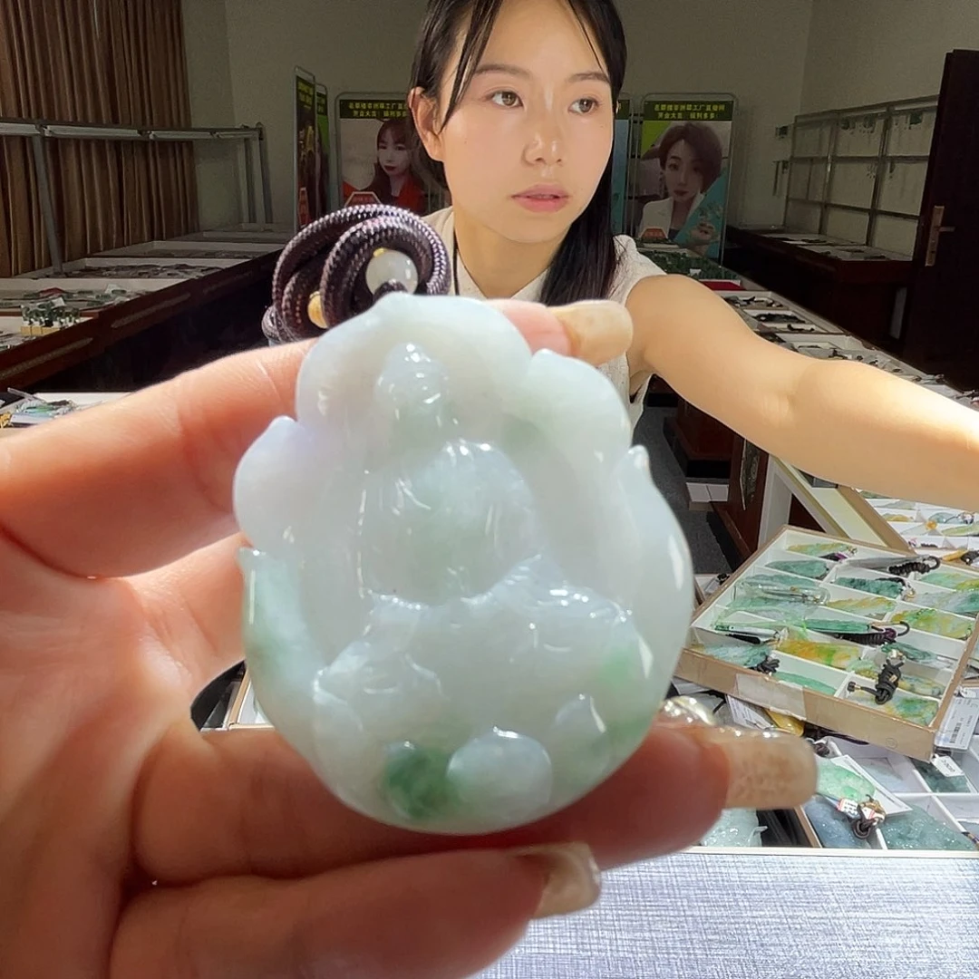 翡翠未镶嵌颈饰一