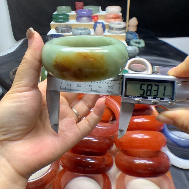 未镶嵌手镯石英质玉