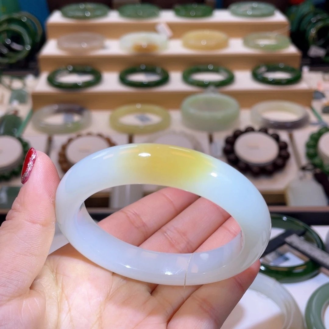 和田玉收藏级一口糖手镯未镶嵌