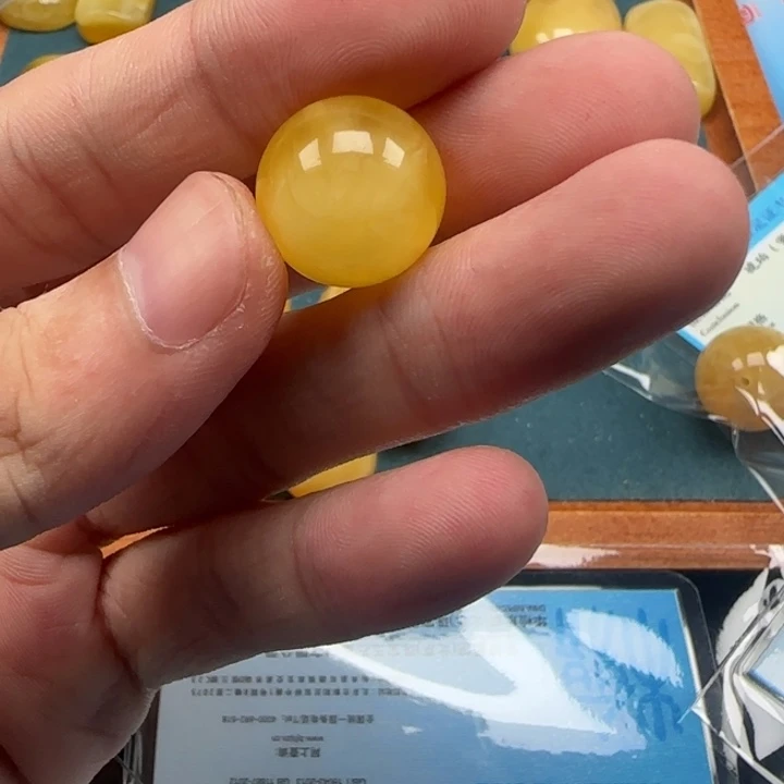 未镶嵌琥珀裸石天然150