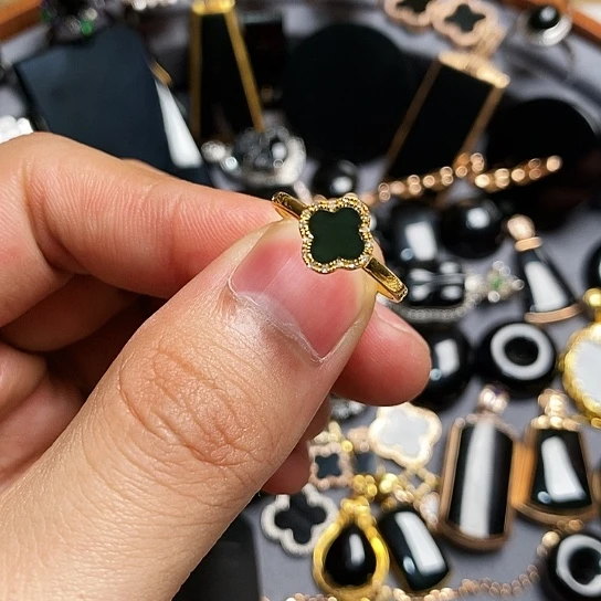 翡翠18K金镶嵌戒指