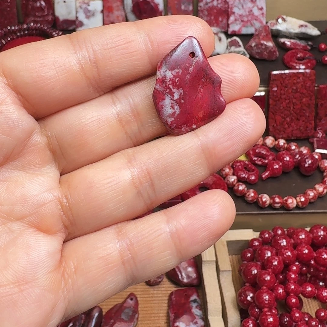 天然辰砂天然原石吊坠