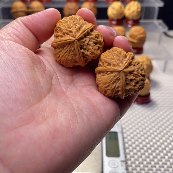 文玩核桃把件13三棱