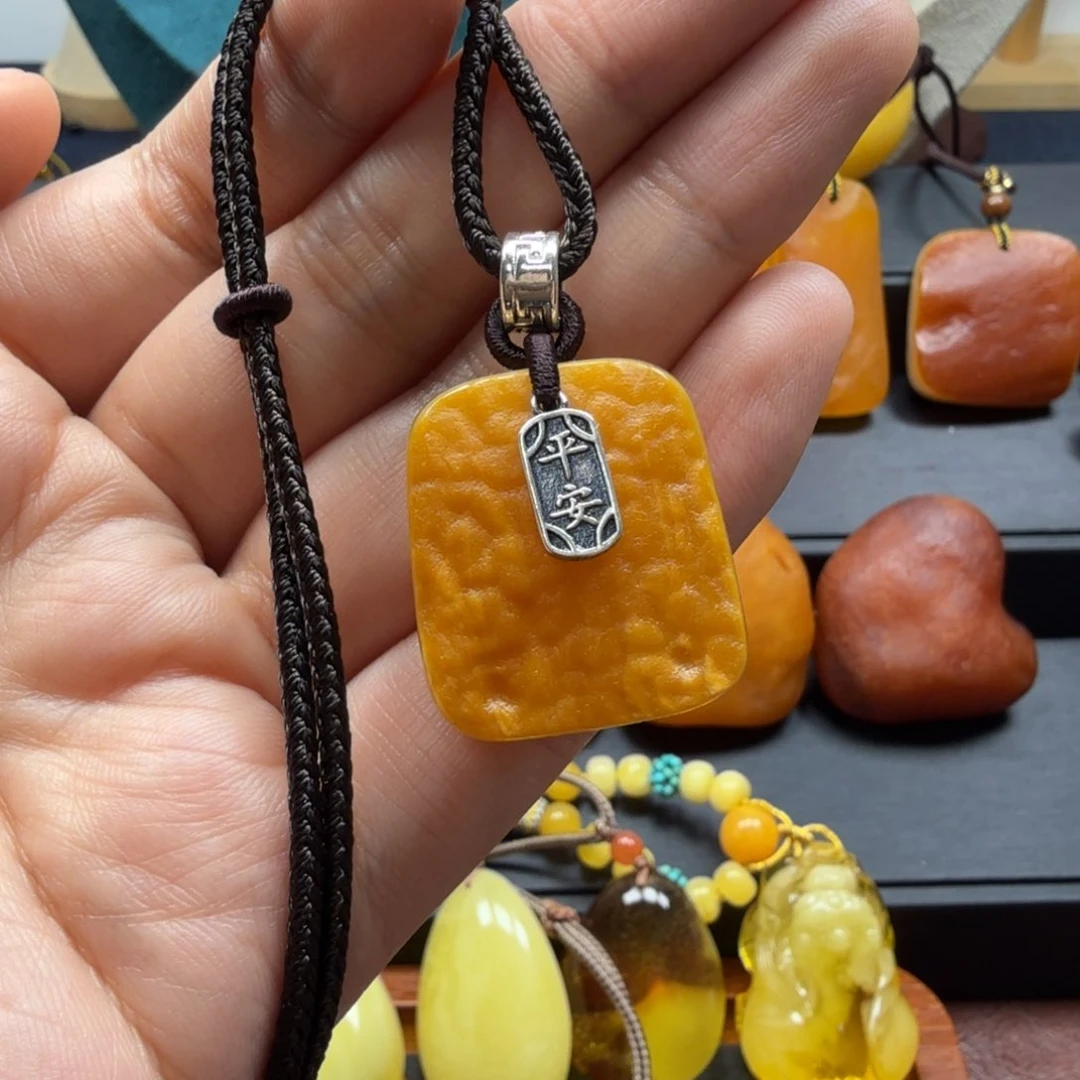 琥珀吊坠(赠链)未镶嵌