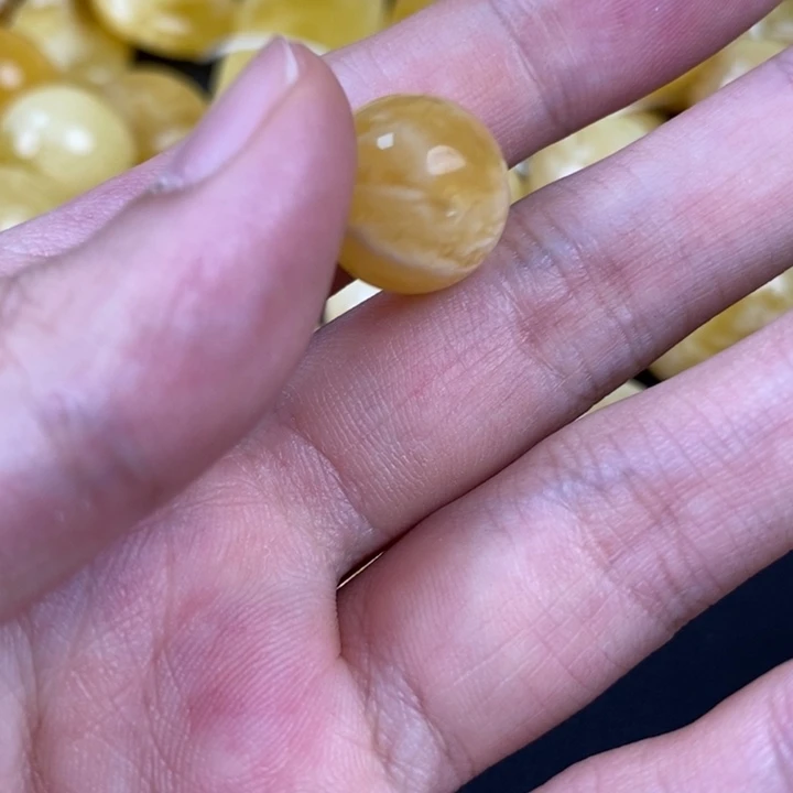 未镶嵌琥珀裸石微瑕9