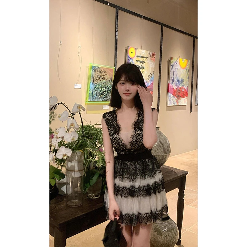 轻奢小众网纱拼接蕾丝连衣裙女夏季新款气质收腰裙子名媛生日礼服