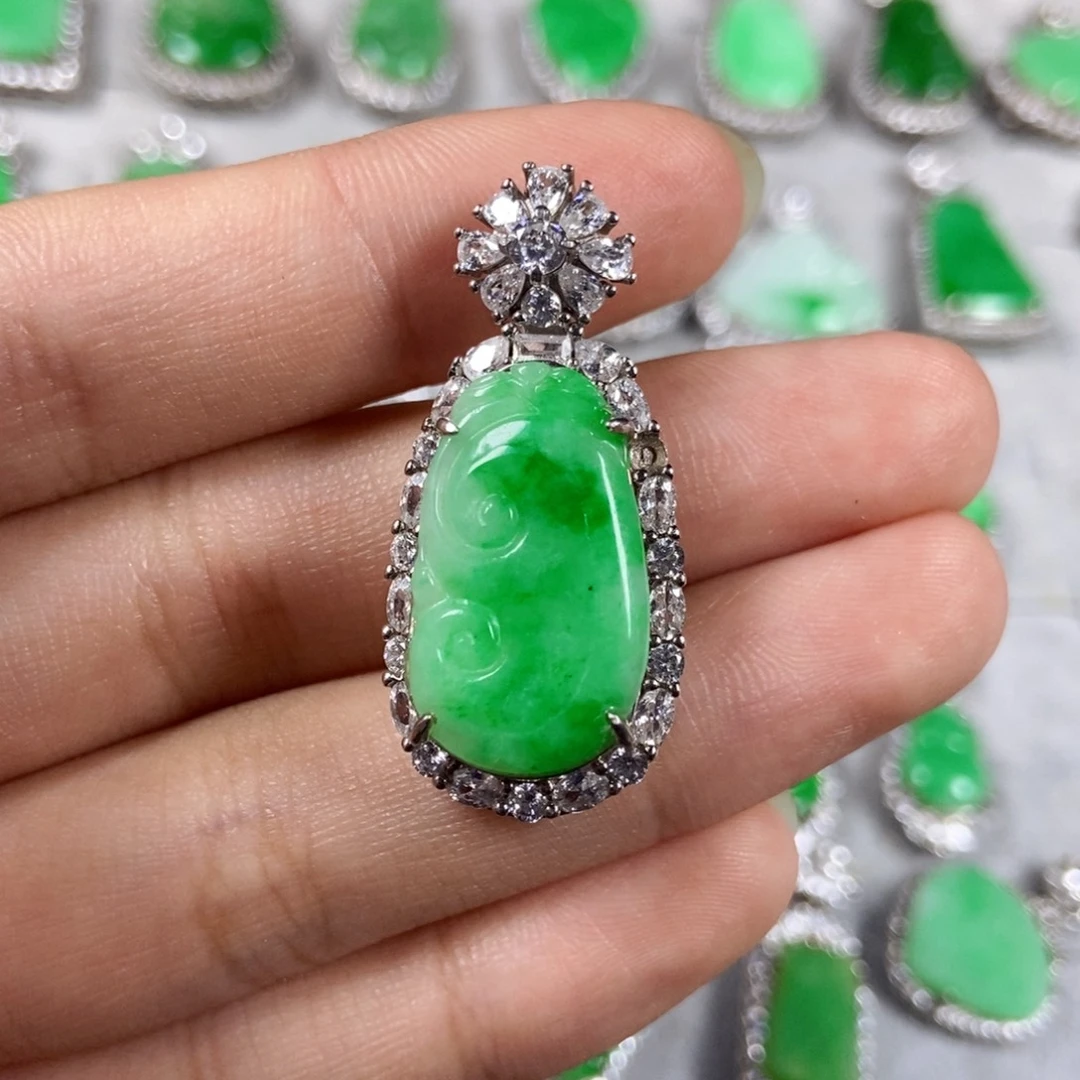 颈饰未镶嵌翡翠如意