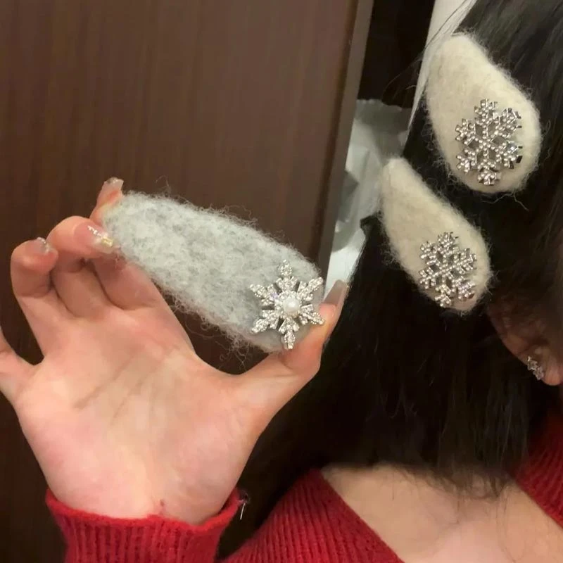 高级感秋冬毛绒雪花发夹女2025新款刘海侧边夹发卡氛围感bb夹发饰