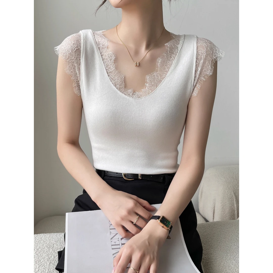 白色v领针织吊带背心女2025新款秋无袖蕾丝拼接打底内搭外穿上衣