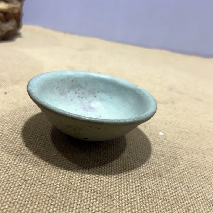 盱****瓷片小盏灯。      我
