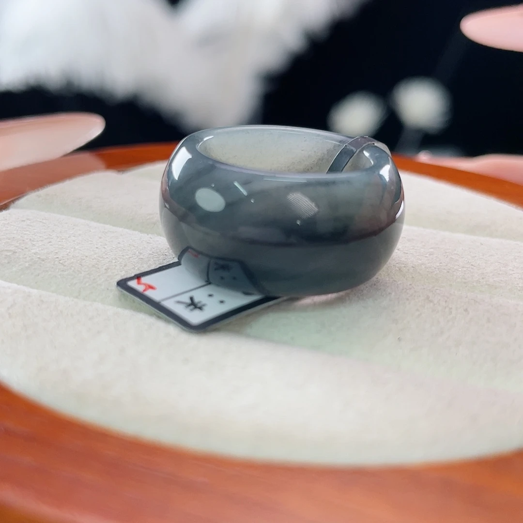 和田玉未镶嵌戒指l62。青花意境轮胎 16.9。不退换