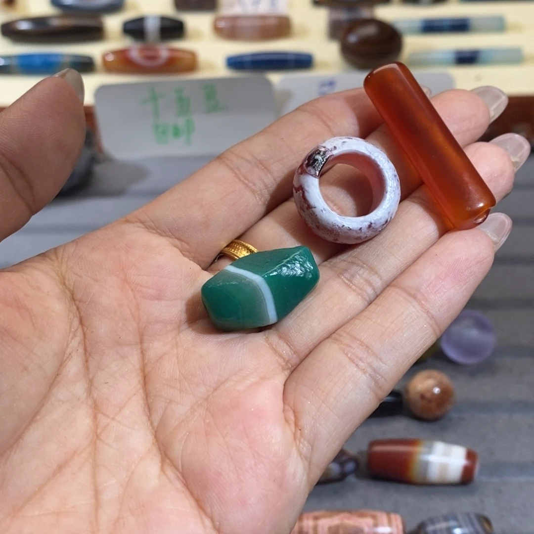 霜***伤玛瑙/玉髓颈饰合金