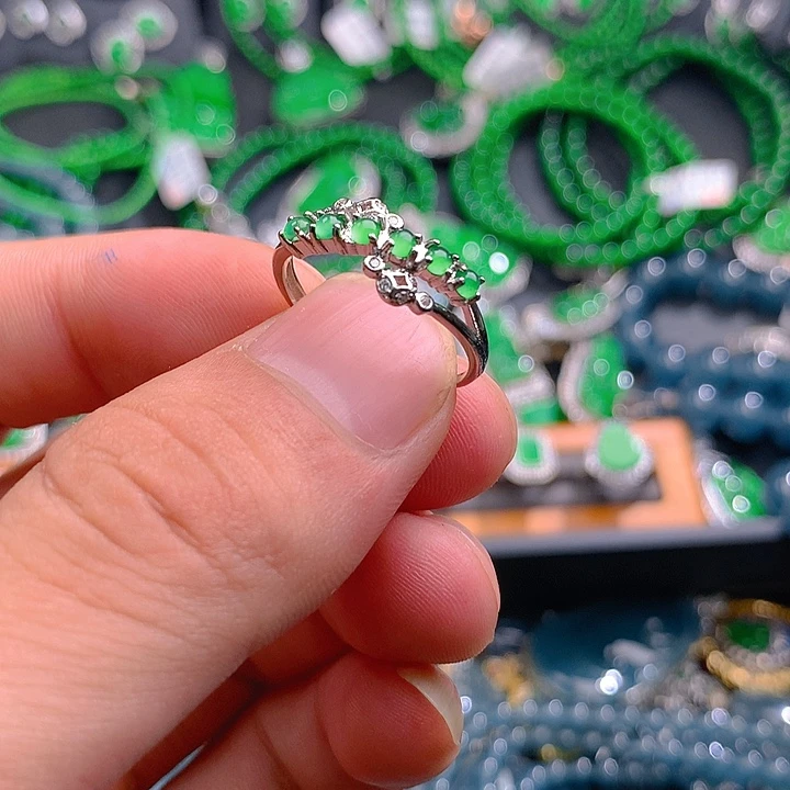 翡翠戒指未镶嵌翡翠