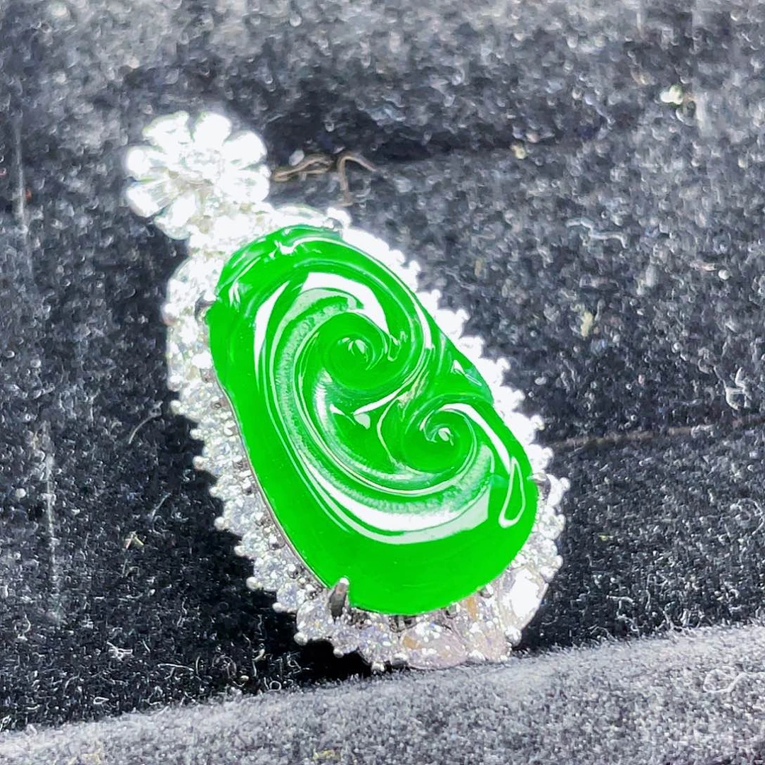 翡翠未镶嵌颈饰47