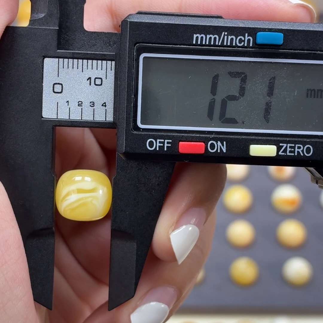 琥珀未镶嵌裸石焦皮12.1mm