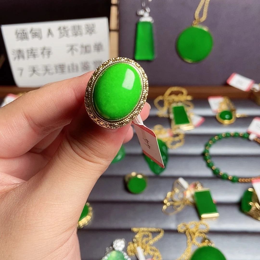 颈饰18K金镶嵌翡翠44