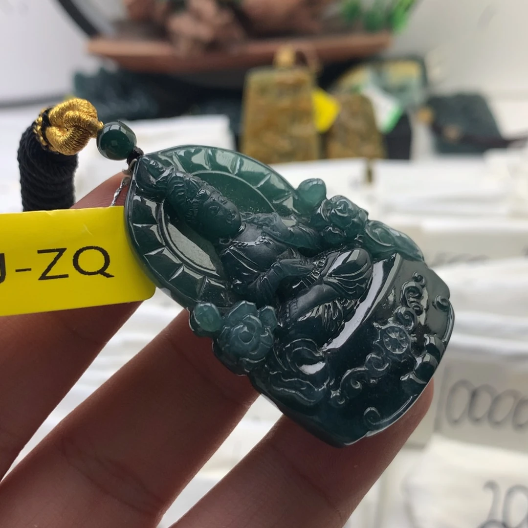 颈饰未镶嵌翡翠观音