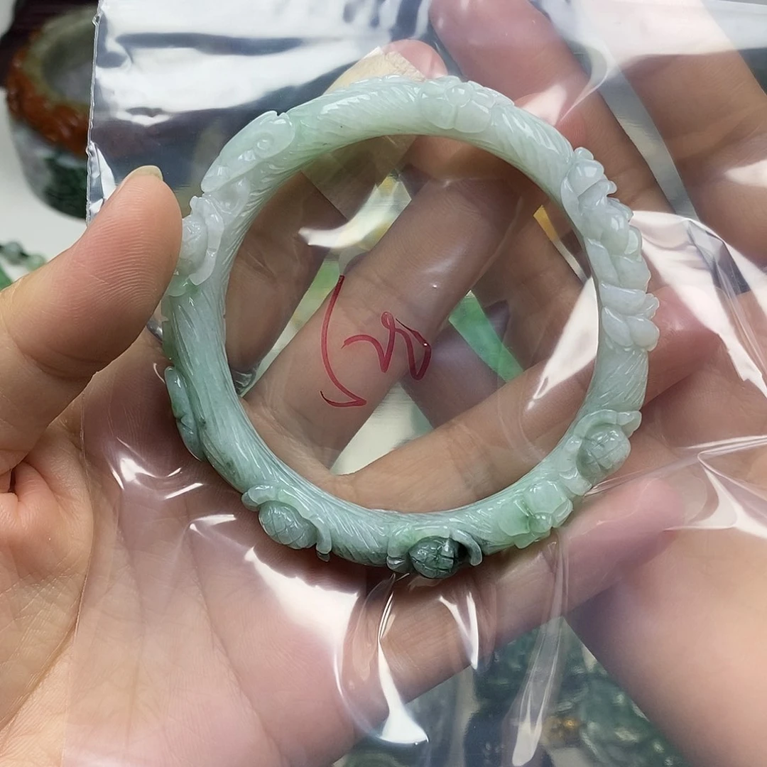 颈饰未镶嵌翡翠靜*手镯