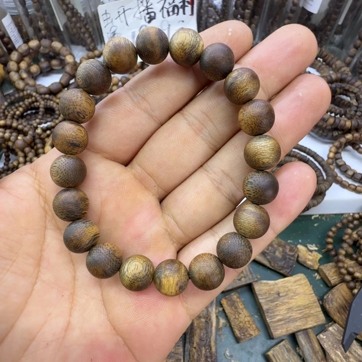 沉香沉香碎屑奇楠沉香蓝宝石卡1.0单圈圆珠8.7克