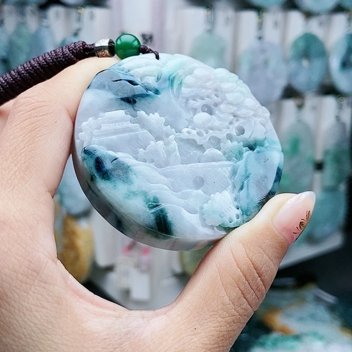 颈饰足铂镶嵌翡翠翡翠