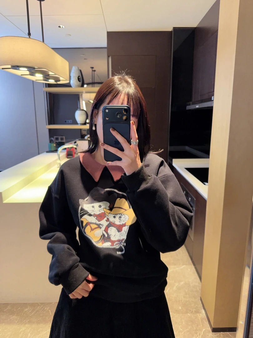 【张静芝】韩国新品~做旧卡通小猫印花拼撞色小翻领女生加绒卫衣