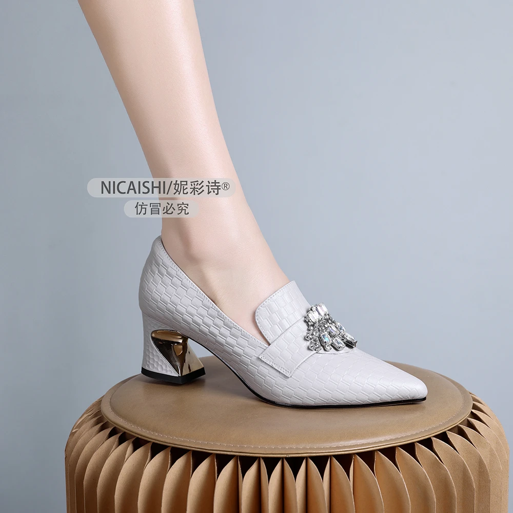 2025年新款法式气质尖头软皮粗鞋职业伴娘鞋不累脚舒适仙单鞋1145