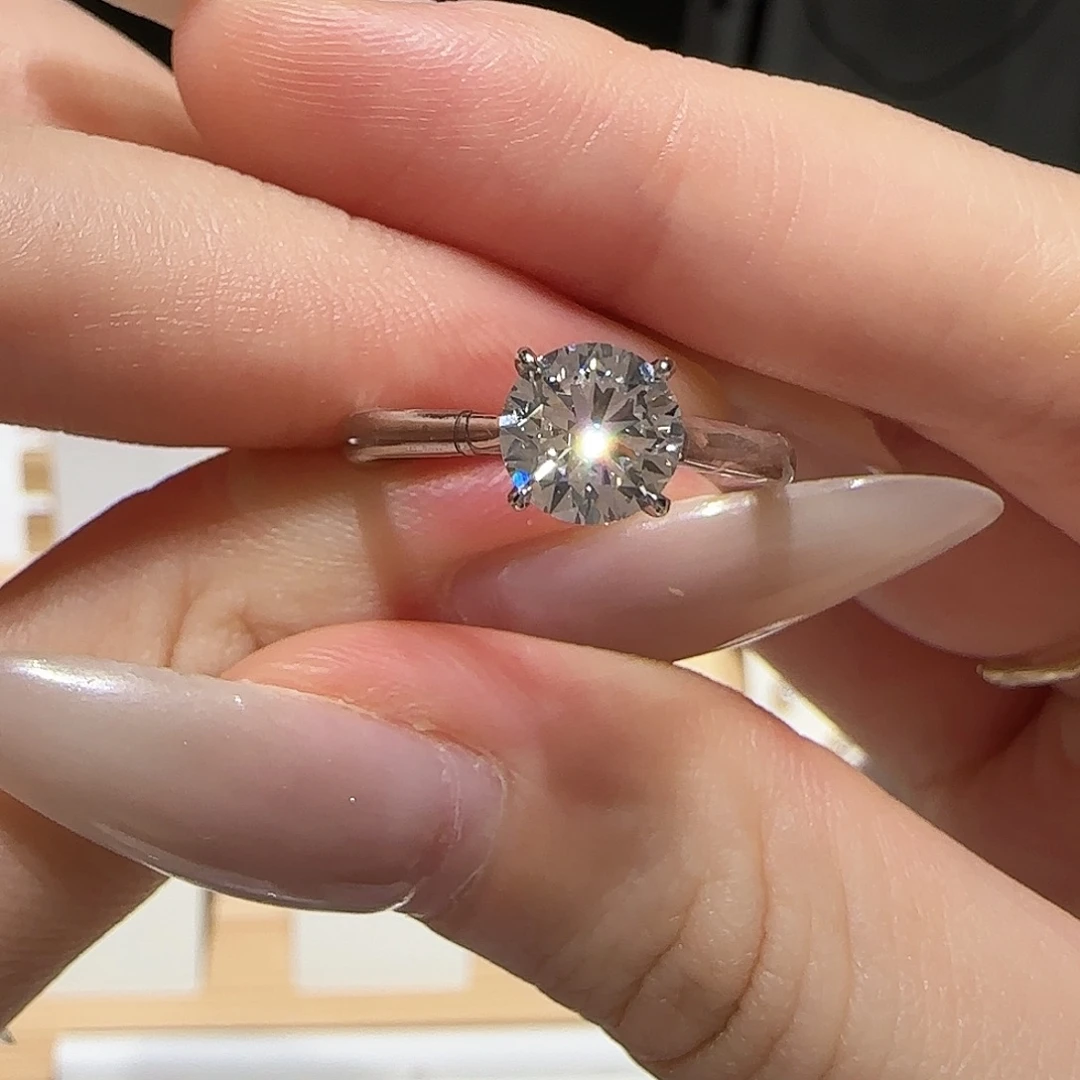 铂Pt950镶嵌实验室培育钻石一克拉经典四爪 11-17圈