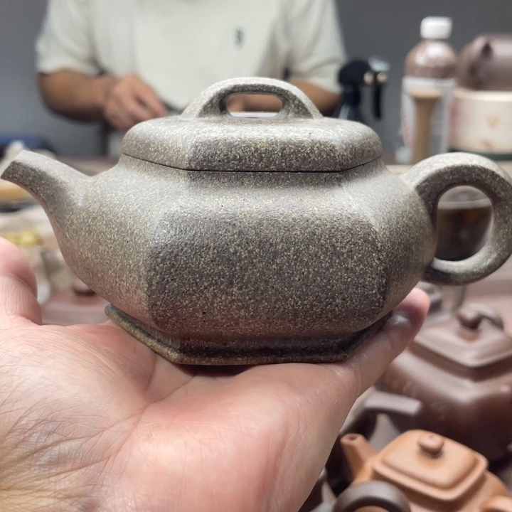 茶壶紫砂六方虚扁，手工泥