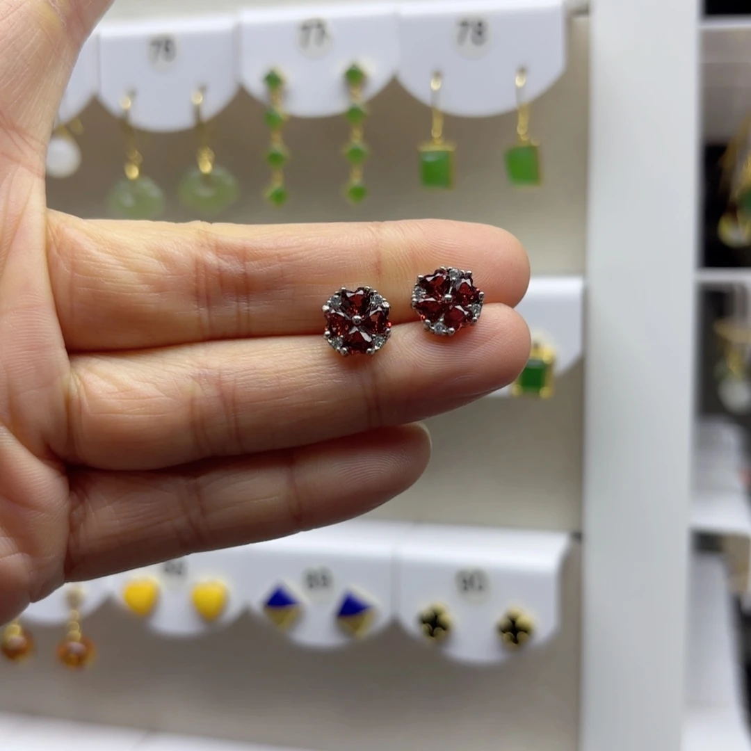 银S925镶嵌耳饰石榴石