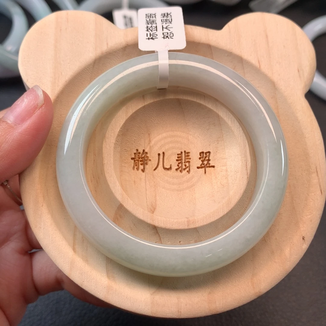 翡翠手镯未镶嵌52圈口