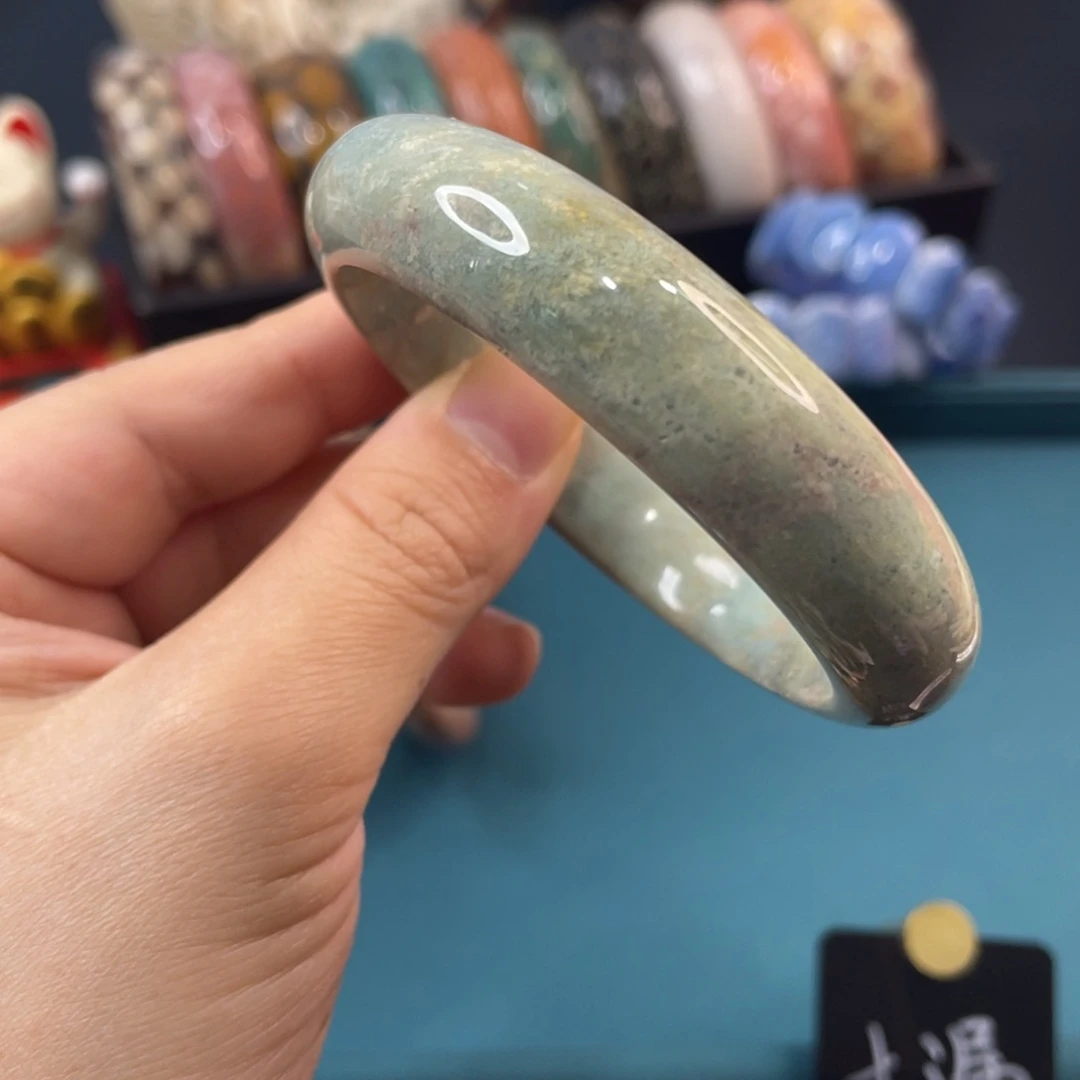 未镶嵌手镯硅化玉