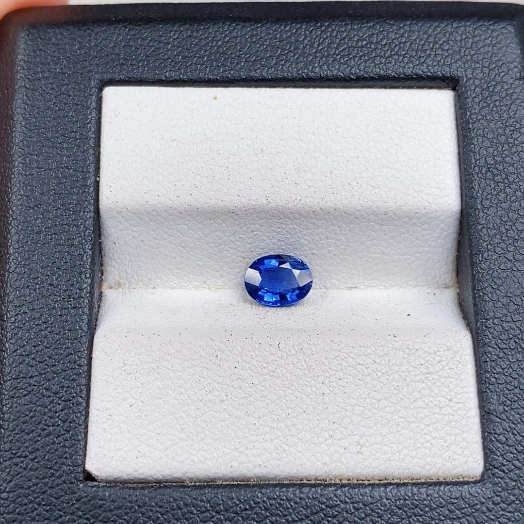 蓝宝石裸石0.86ct天然